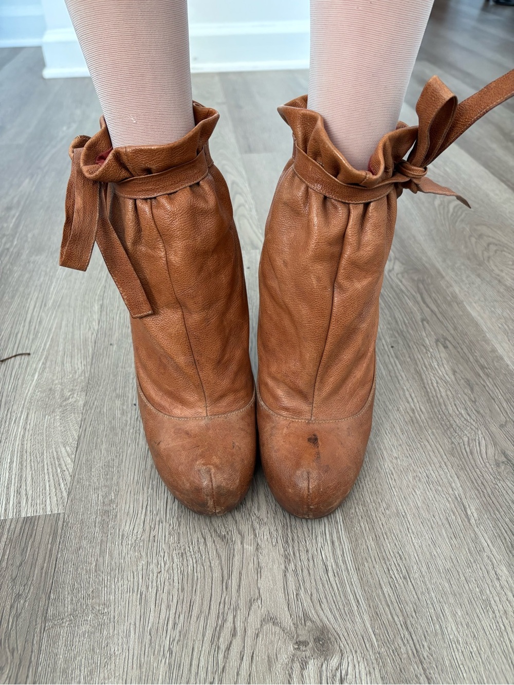 Vintage Marc Jacob’s Women's Tan Leather Ankle Boots with Tie Detail